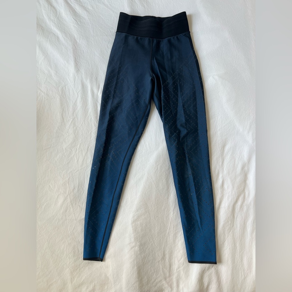 ULTRACOR | Ombré Pixel Cut leggings- Size Small